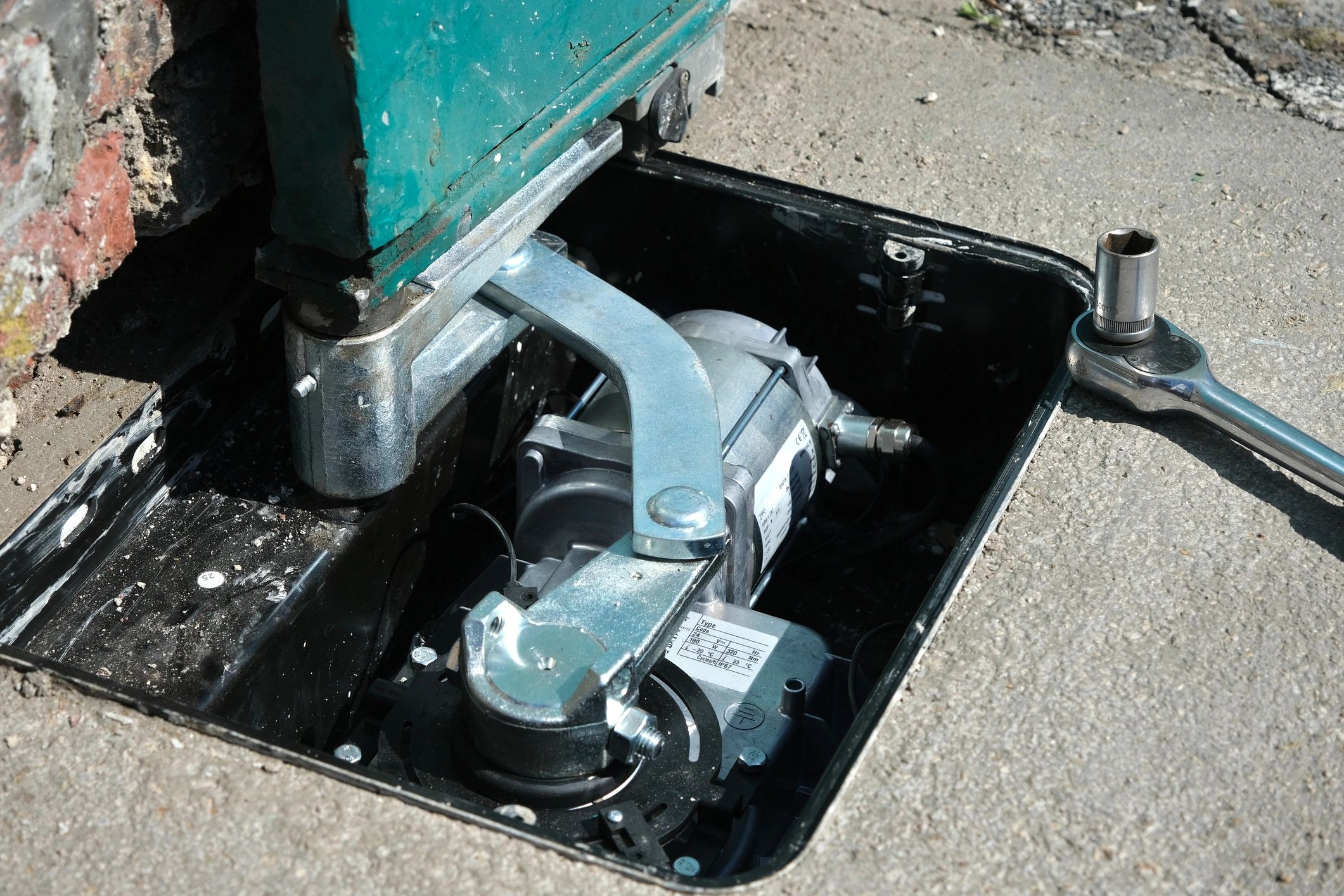Underground gate operator